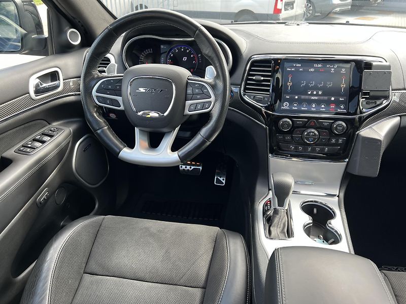 Jeep Grand Cherokee SRT 6.4 V8 HEMI - fotka 11 z 30