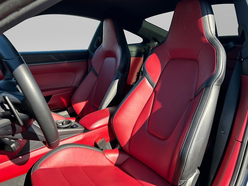 Porsche 911 (2025) Carrera Coupe - fotka 15 z 29