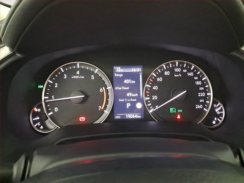 Lexus RX 400h (2023) 300 AWD - fotka 11 z 22