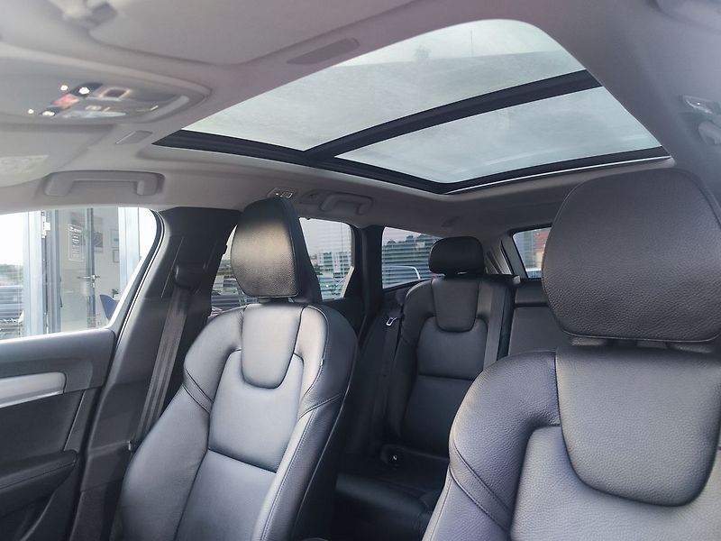 Volvo V90 B5 2.0/184kW Momentum Pro - fotka 17 z 39