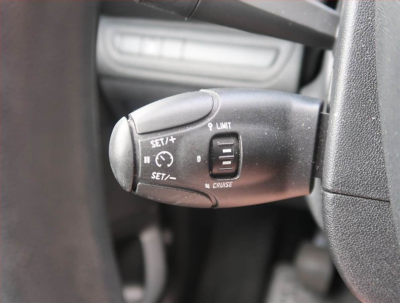 Peugeot 208 (2017) 1.6 BlueHDi, Serv.kniha - fotka 15 z 16