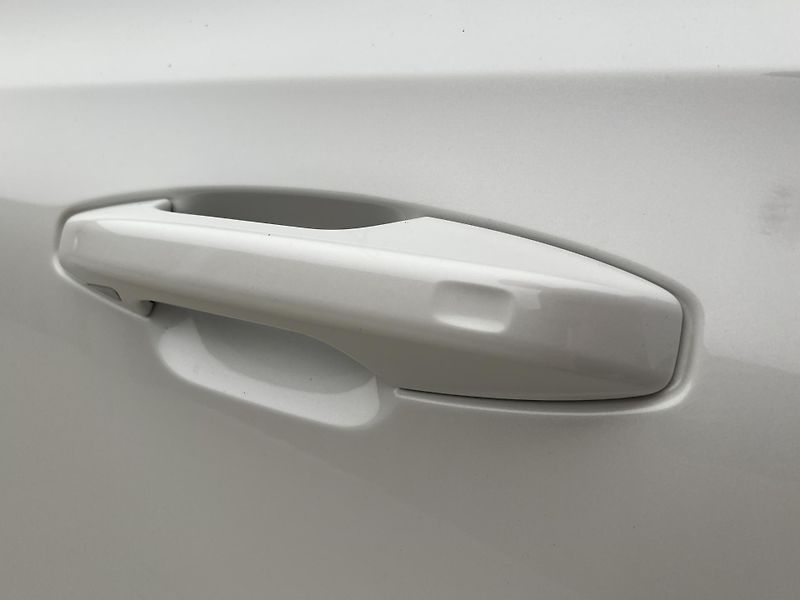 Volvo V60 B4 DARK PLUS AUT - fotka 16 z 46