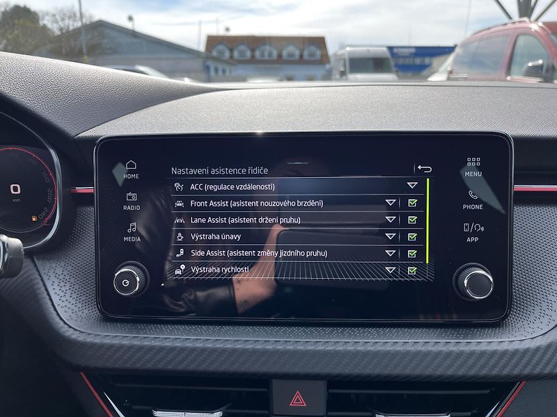 Škoda Scala MONTE CARLO 1.0TSI 85kW - fotka 18 z 24