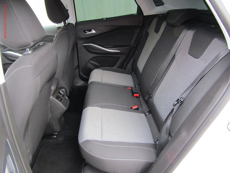 Opel Grandland X (2018) 1.2 PT, ČR, Edition - fotka 10 z 20