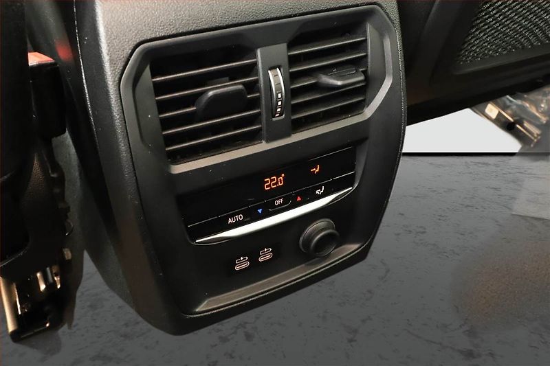 BMW Řada 3 (2019) 330 e - fotka 15 z 19