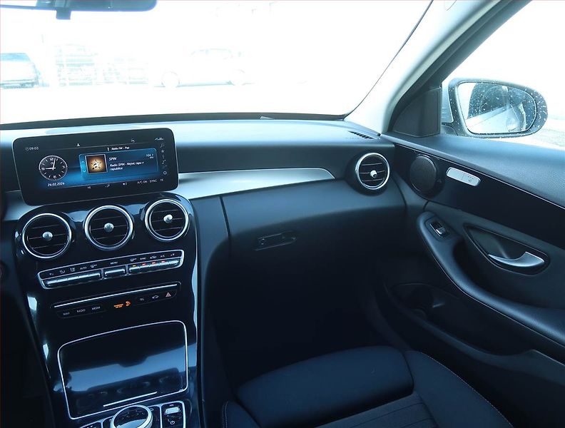 Mercedes-Benz Třídy C (2019) C 200, Automat, Navi, Tempomat - fotka 8 z 24