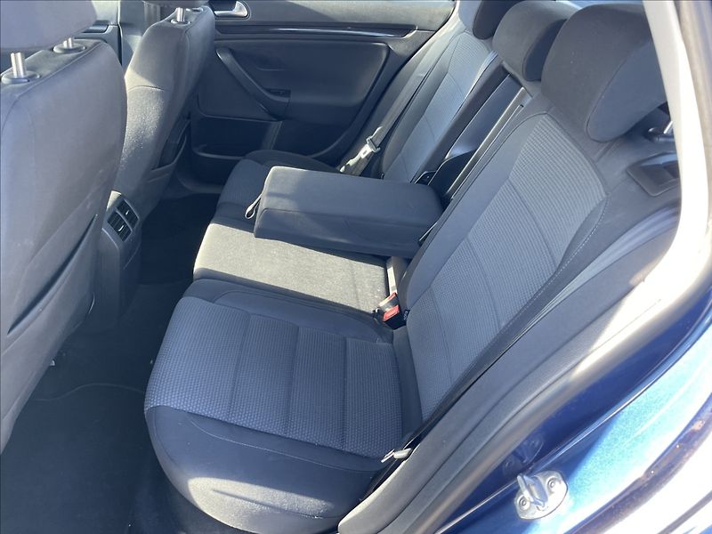 Volkswagen Golf 1,4 TSi 90kw DSG Comfortline G - fotka 8 z 44