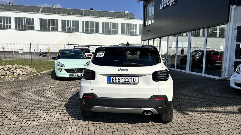 Jeep Avenger 1.2T Summit 110k AT - fotka 6 z 13
