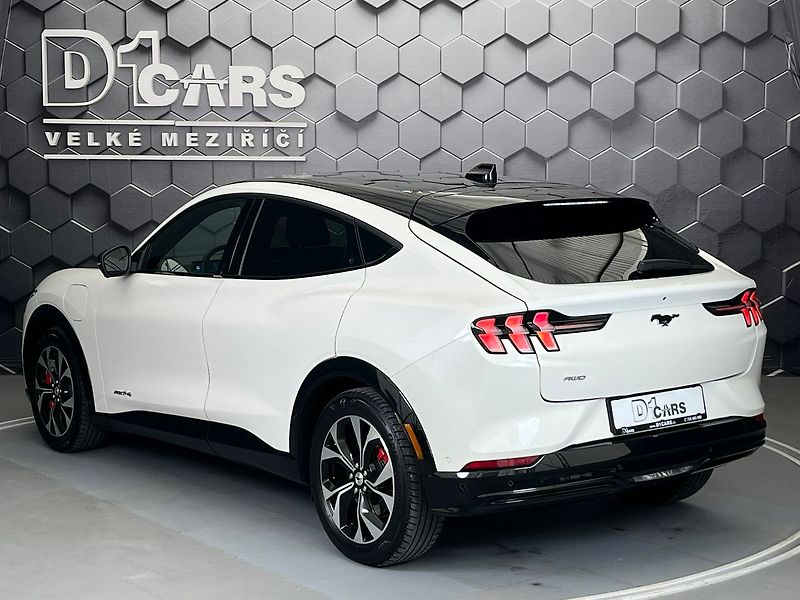 Ford Mustang Mach-E AWD, REZERVACE - fotka 2 z 53