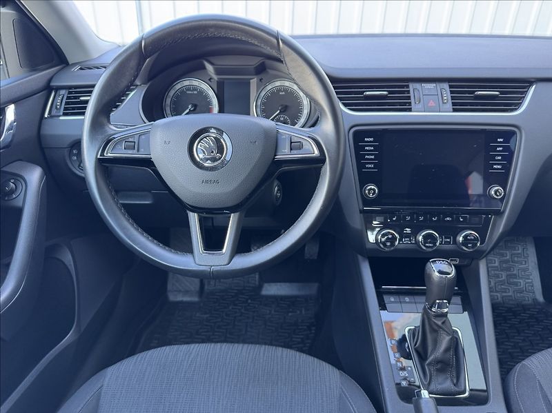 Škoda Octavia 2,0 TDI DSG STYLE DPH 1.maj ČR - fotka 27 z 50