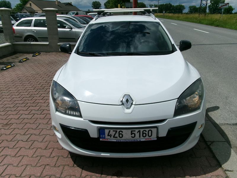 Renault Mégane (2011) 1,5dCi AUT AC BT TEMP TAŽNÉ - fotka 2 z 26