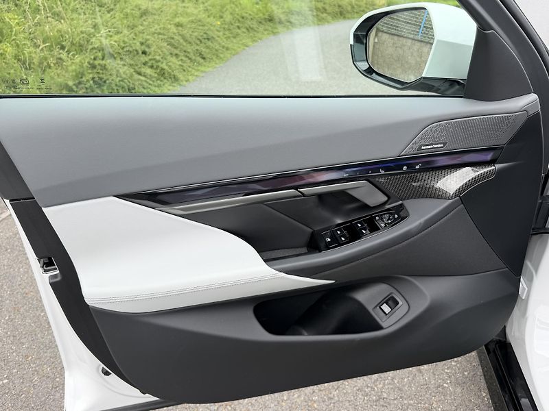 BMW Řada 5 540D xDRIVE M SPORT Individual - fotka 17 z 37