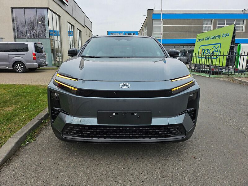 Toyota C-HR Executive VIP 4x4 - fotka 4 z 8