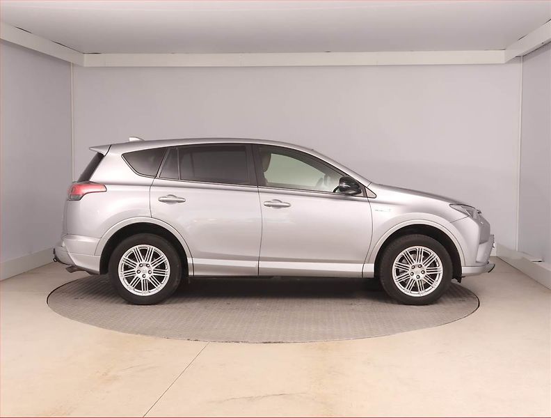 Toyota RAV4 (2018) 2.5 Hybrid, 4X4, Automat - fotka 6 z 16