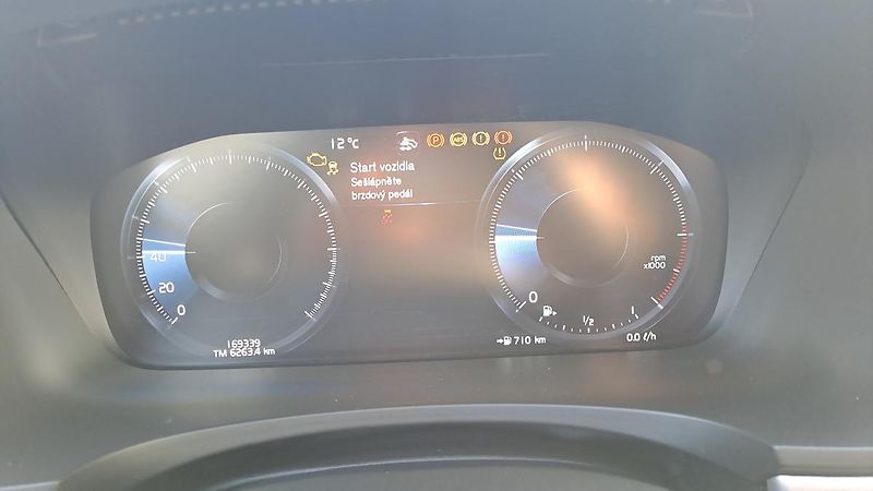 Volvo V90 2.0 D4 Momentum NAVI Automat - fotka 27 z 33
