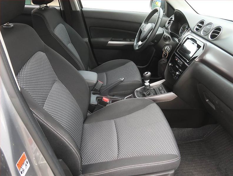 Suzuki Vitara (2022) 1.4 BoosterJet, Serv.kniha - fotka 9 z 19