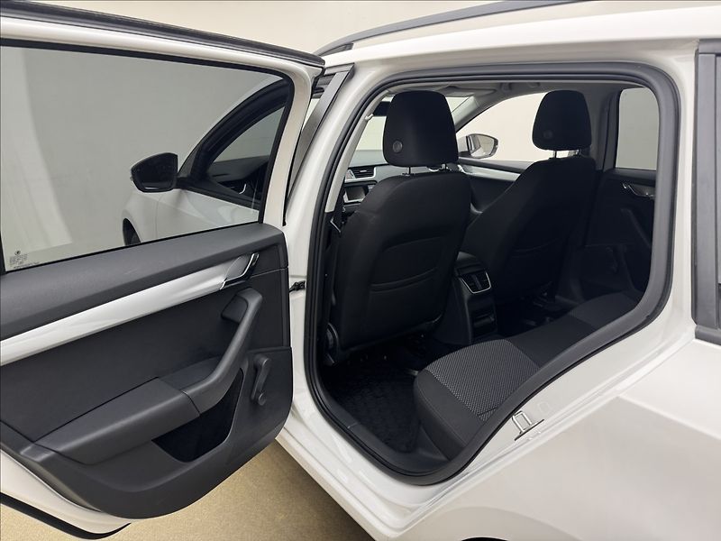 Škoda Octavia 1,4 i 81kW DSG VÝHŘEV DPH ČR - fotka 24 z 27