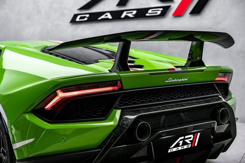 Lamborghini Huracán Performante - fotka 10 z 29