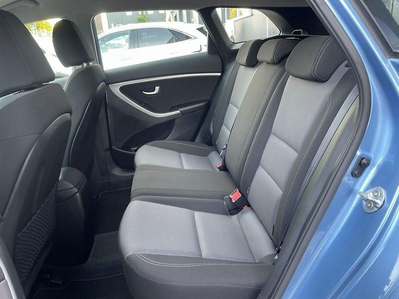 Hyundai i30 TRIKOLOR 1.6 CVVT 88 kW   - fotka 5 z 25
