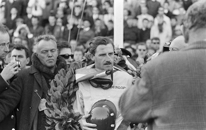Legendární pilot F1, majitel Trojkoruny motorsportu, britský jezdec Graham Hill, zahynul při letecké havárii před padesáti lety.