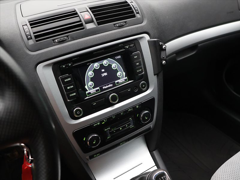 Škoda Octavia 2,0 TDI RS 125kW Xenon Navi - fotka 21 z 33