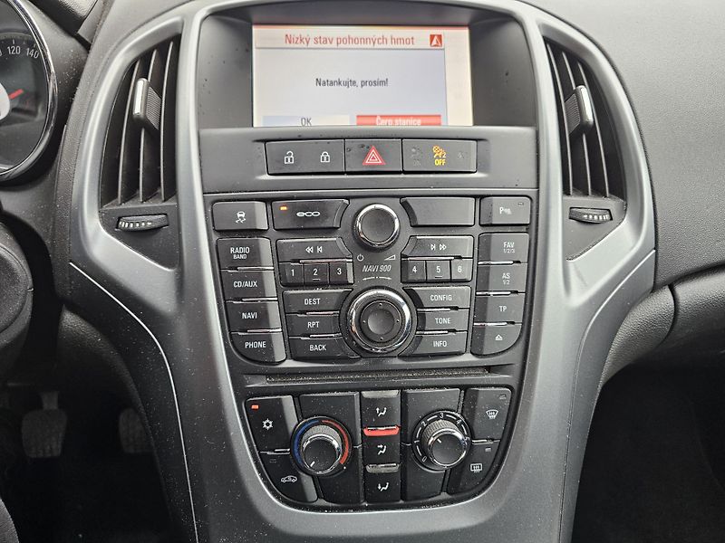 Opel Astra (2013) J 1.7CDTI - fotka 11 z 17