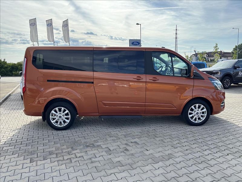 Ford Tourneo Custom 2,0 mHEV 136kW Titanium L2 - fotka 6 z 41