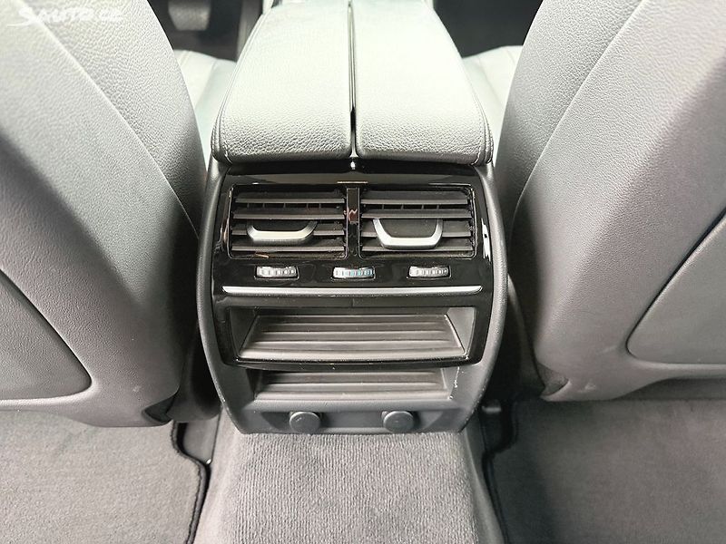 BMW Řada 5 520d XDRIVE 140kW - fotka 32 z 33