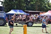 Traktoriáda ve Studenci na Třebíčsku nespočívá pouze v přehlídce zúčastněných strojů. Mnoho z nich se účastní dovednostních soutěží, což láká davy lidí.