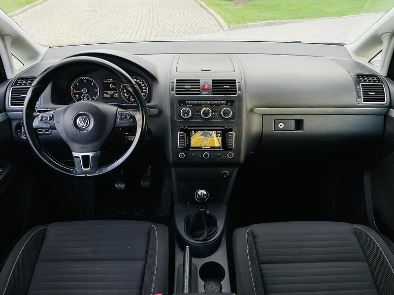 Volkswagen Touran 2.0TD MANUÁL 7MÍST SERVISKA - fotka 23 z 43
