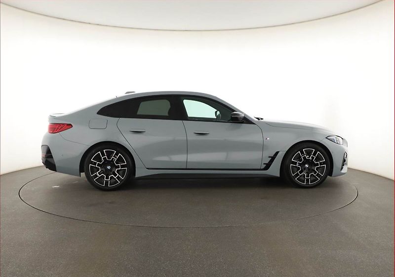 BMW Řada 4 (2025) M440i xDrive, Matrix LED - fotka 6 z 20