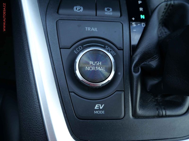 Toyota RAV4 (2020) 2.5HYBRID 4x4, ČR, servis - fotka 23 z 25