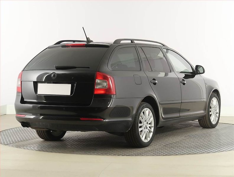 Škoda Octavia (2010) Laurin&Klement 2.0 TDI - fotka 5 z 25