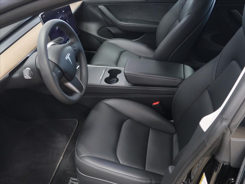 Tesla Model 3 0,0 1. majitel zánovní - fotka 12 z 32