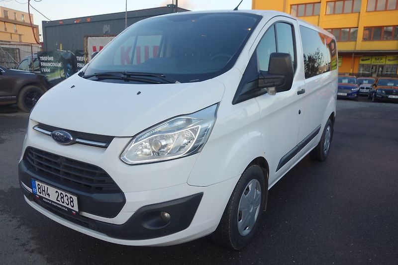 Ford Tourneo Custom 2,2TDCi 8 MÍST TOURNEO - fotka 3 z 33
