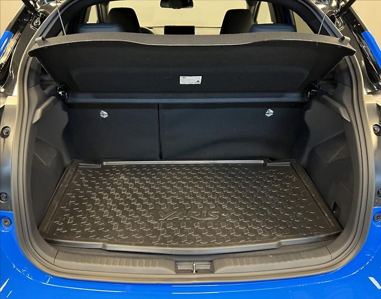 Toyota Yaris 1,5 Hybrid AT PREMIERE EDITION - fotka 12 z 17