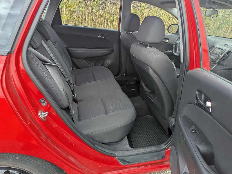 Hyundai i30 (2009) - fotka 6 z 9