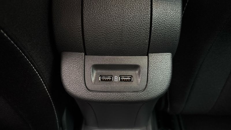 Škoda Fabia 1.0 TSI Ambition Combi - fotka 21 z 24