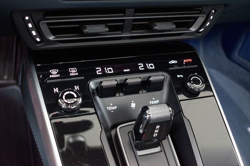 Porsche 911 992 TURBO*CERAMIC*APPR*PPF*ČR* - fotka 27 z 61