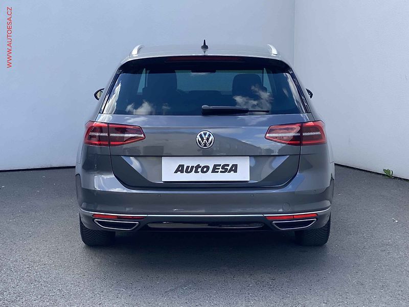 Volkswagen Passat (2017) 2.0 TDi, Highline, LED, TZ - fotka 5 z 19