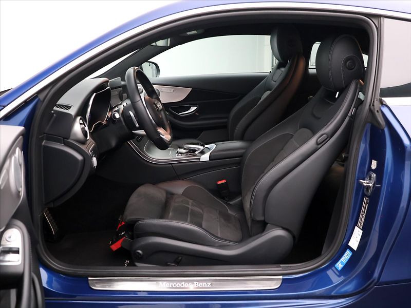 Mercedes-Benz Třídy C 3,0 400 245kW 4Matic AMG - fotka 11 z 40