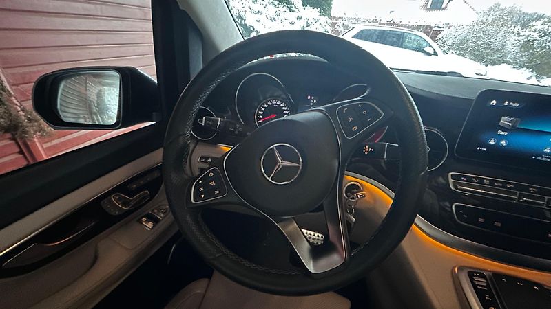 Mercedes-Benz Třídy V (2023) 300 Exclusive L 4M AIR LEDNICE - fotka 25 z 46