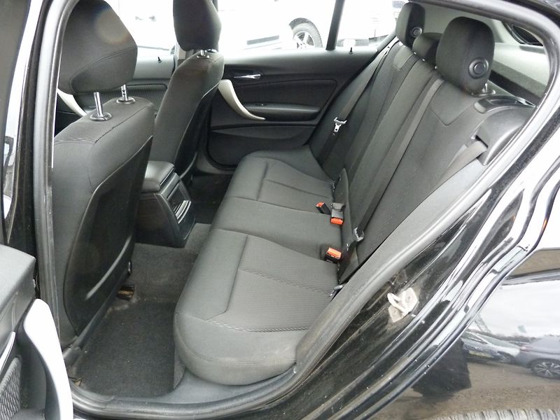 BMW Řada 1 118D 2.0D - fotka 12 z 22