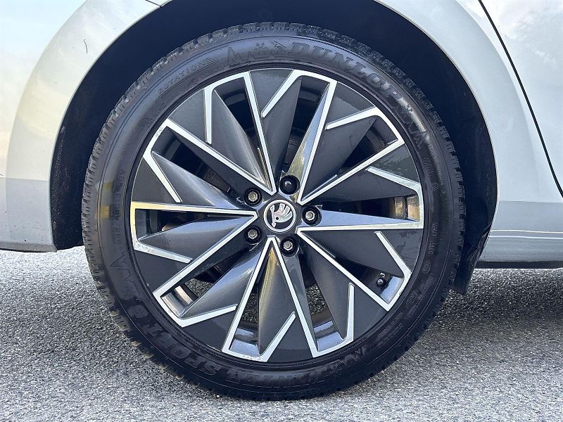 Škoda Superb (2021) Combi 2.0 TDI 4x4 DSG L&K - fotka 27 z 30
