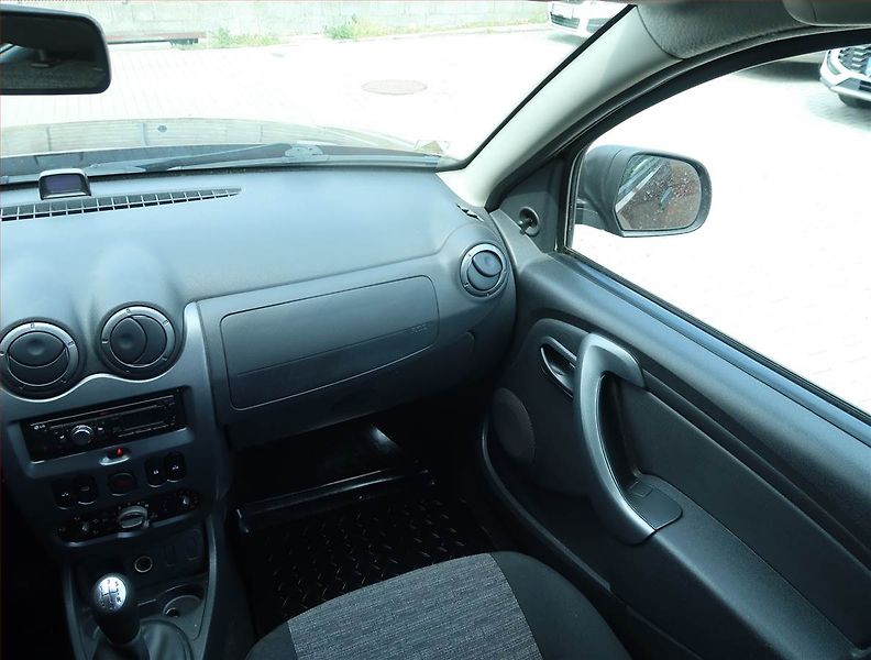 Dacia Duster (2012) 1.6 16V, Park. senzory - fotka 8 z 14