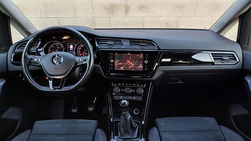 Volkswagen Touran 2.0 TDI 110kW HIGHLINE - fotka 15 z 50