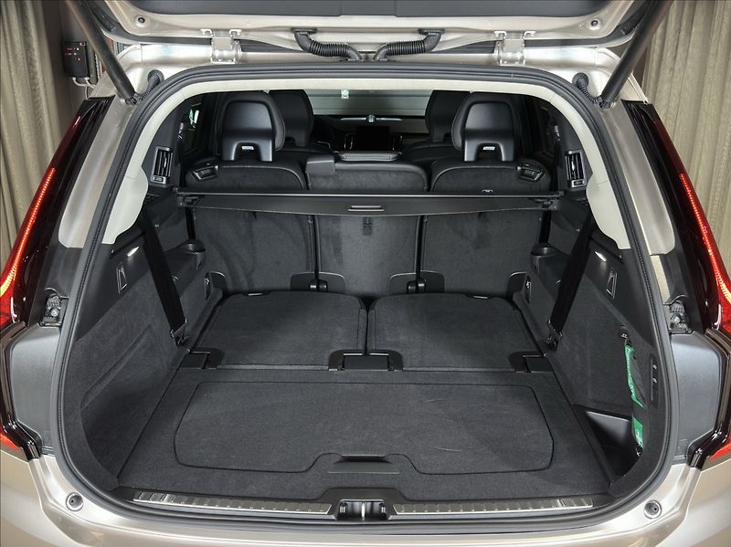 Volvo XC90 (2026) 2,0 T8  Ultra Bright - fotka 14 z 14