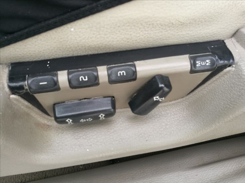 Volvo XC90 2,4 D5 AWD - fotka 11 z 18