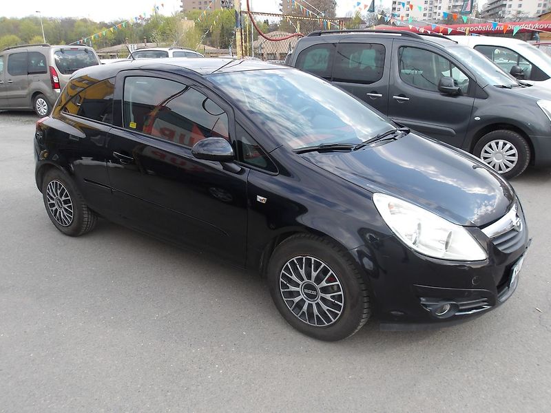 Opel Corsa 1,2i 59kW 93000km STK04/2028 - fotka 4 z 23
