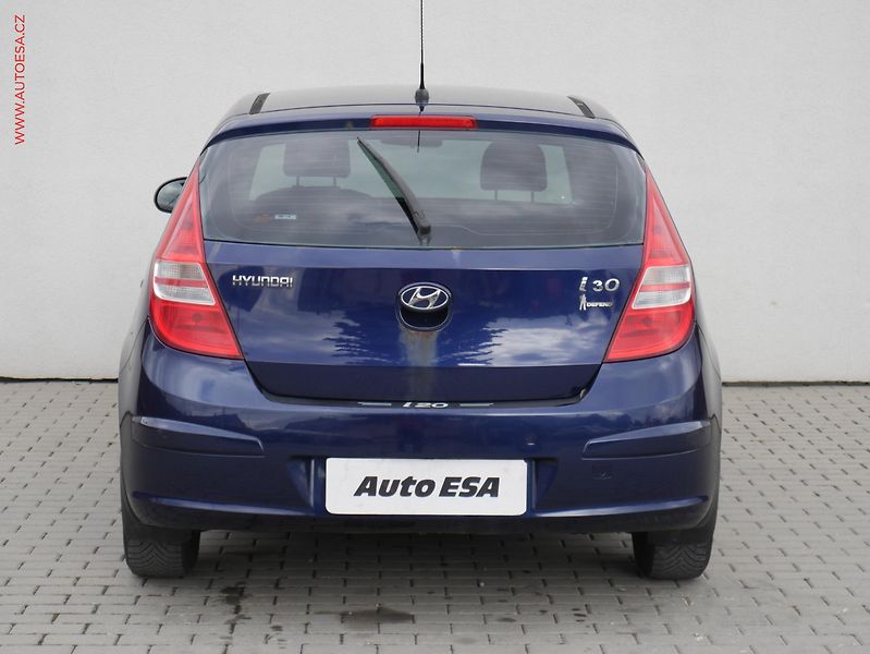 Hyundai i30 (2008) 1.4CVVT, ČR, AC, zmk.řazení - fotka 5 z 14